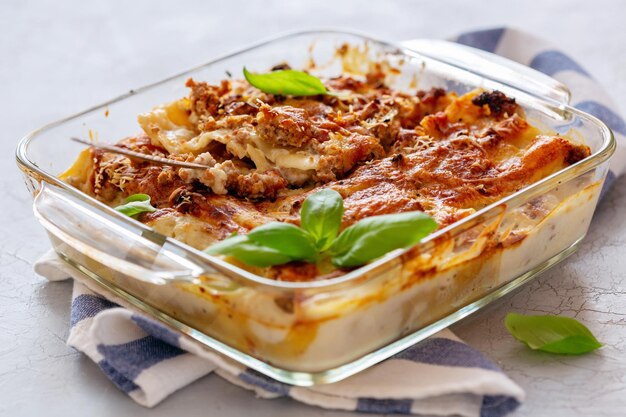 Foto cannelloni con carne macinata e salsa di panna