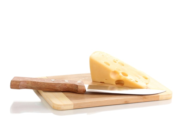 Photo cheese on cutting board with knife isolated on white