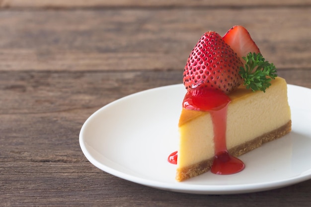 Photo close-up of dessert in plate on table