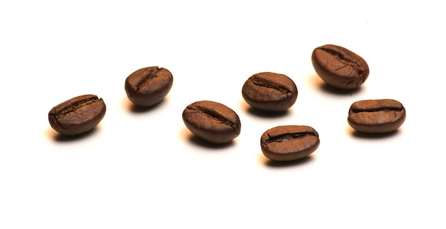 Photo coffee beans isolated on white background