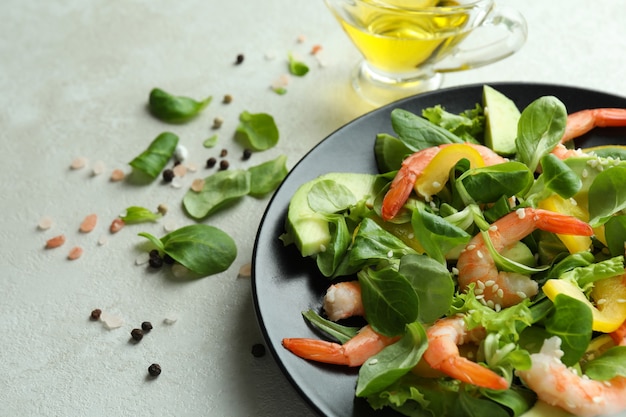 Concept van lekker eten met garnalensalade