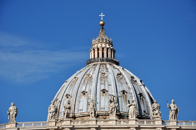 Photo the dome cupola of the san pietro basilica vatican