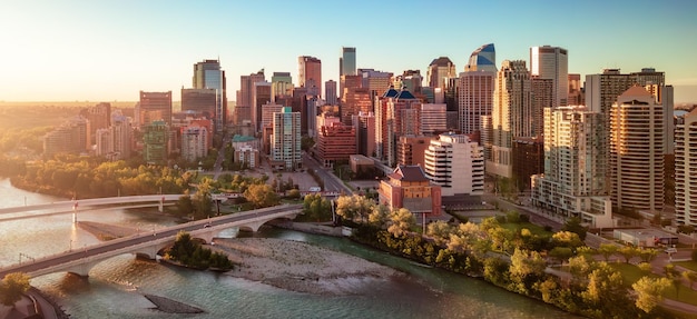 Photo downtown city buildings at sunrise calgary alberta canada