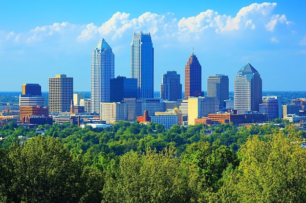 Photo downtown indianapolis skyline with blue sky in usa