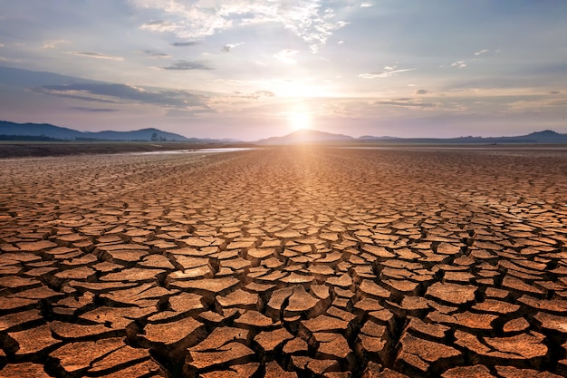 Photo dry cracks in the land, serious water shortages