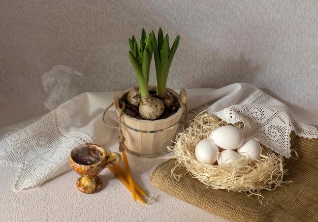 Photo easter composition candles eggs incense and blooming hyacinth a table closeup