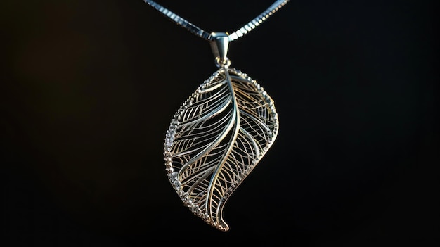 Elegant Leaf Pendant Necklace