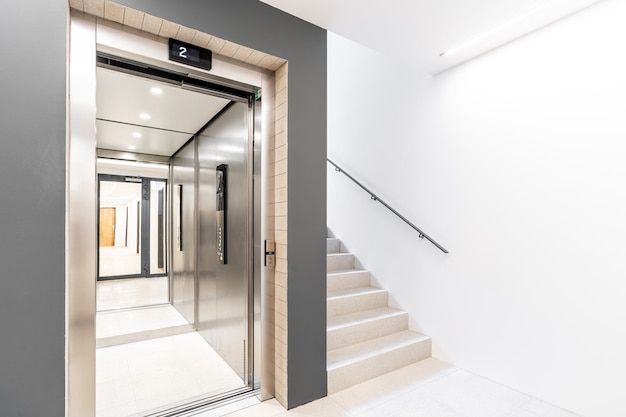 Photo elevator and staircase in an apartment building