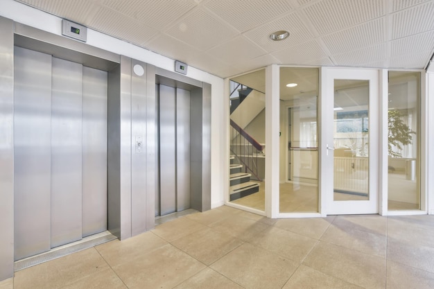 Photo entrance hall of the house with an elevator