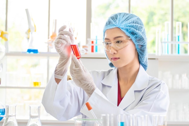 Photo female scientist examining chemical at laboratory