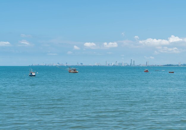 Photo fishing boat in ocean