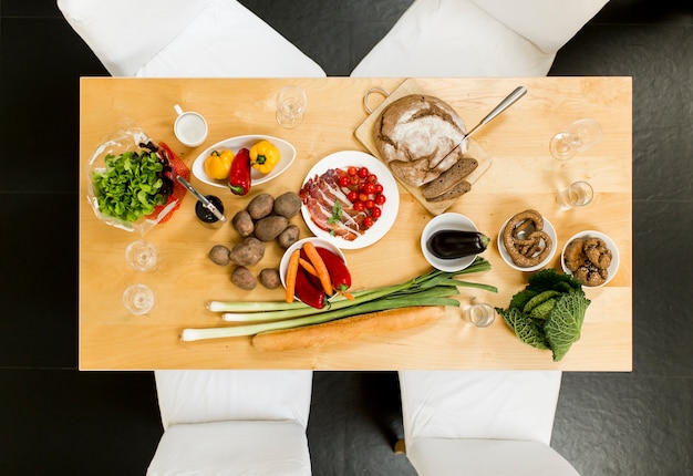 Photo food on the table in the kitchen