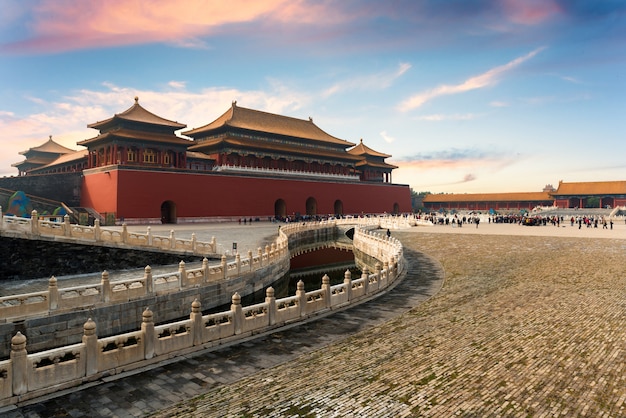 Photo forbidden city is a palace complex and famous destination in central beijing, china.