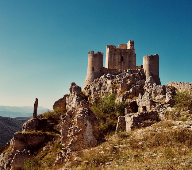 Photo fort on mountain against clear sky