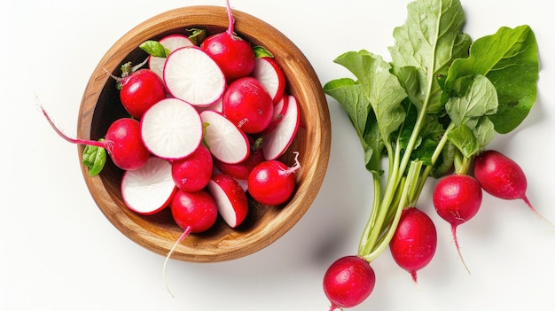 Photo fresh garden radishes and slices in a wooden bowl isolated on white top view