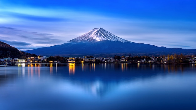 Foto fuji-berg en kawaguchiko-meer in ochtend