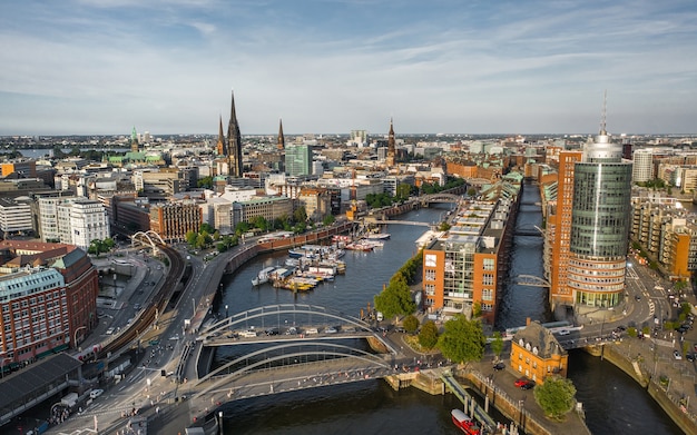 Photo hamburg cityscape in the daytime. aerial view