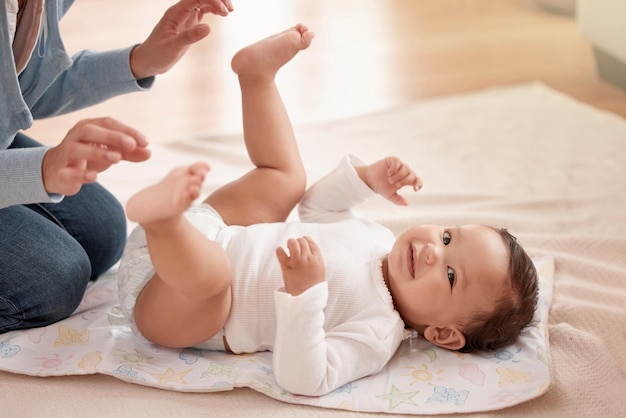 Photo happy child infant and woman in diaper change with care happiness and play in home for development cheerful baby and mother for bonding motor skills and nurture with health hygiene and comfort