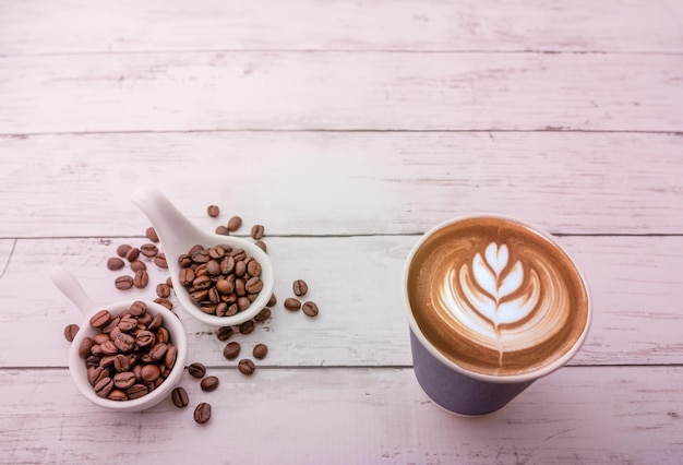 Foto vista ad alto angolo del caffè sul tavolo