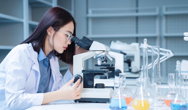 Photo image of young asian woman working in the lab