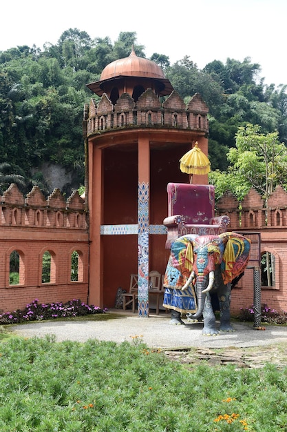 Photo indian mughal style building in a theme park