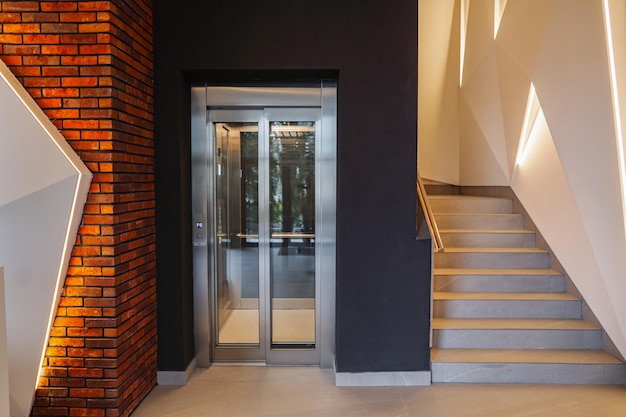 Photo interior of a building corridor with stairs and elevator