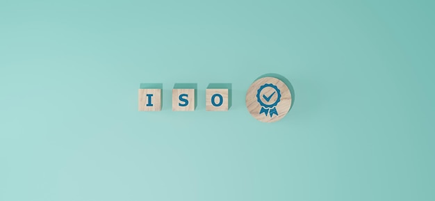 Foto concetto di certificazione del controllo della qualità iso cubi di legno con l'abbreviazione iso con un segno di spunta