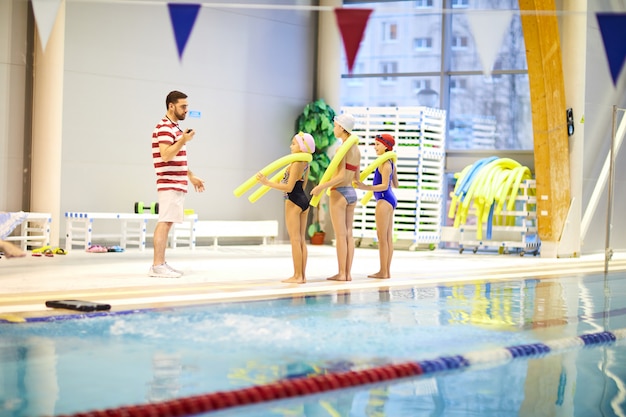 Little swimmers and their instructor