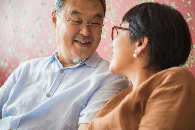 Photo 함께 좋은 시간을 보내고 사랑스러운 커플