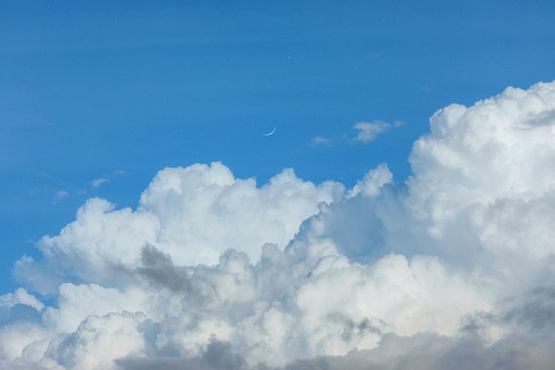 Photo low angle view of clouds in sky