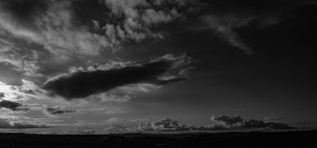 Photo low angle view of storm clouds in sky