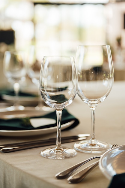 Luxurious restaurant luxurious interior white tables serving dishes and glasses for guests