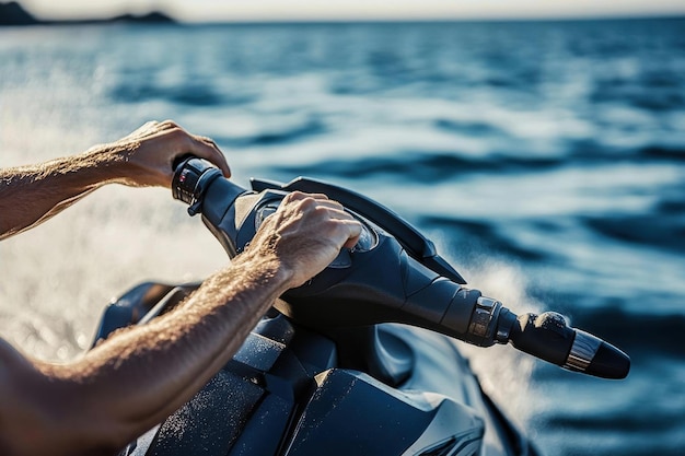 Foto uomo che guida una jet ski sull'acqua