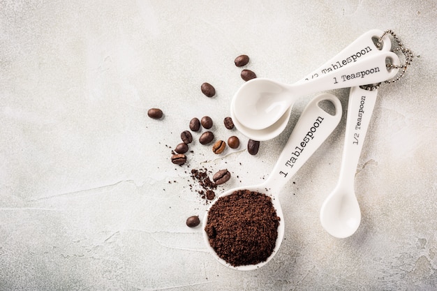 Photo measuring spoons with ground coffee