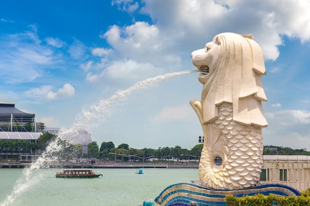 Photo the merlion fountain statue - symbol of singapore