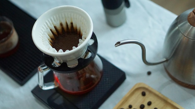 Photo morning drip coffee with specialty coffee beans