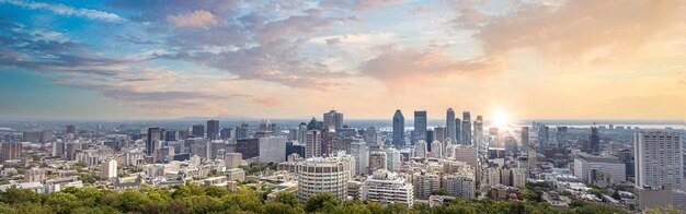 Photo panoramic belvedere mount royal chalet mont royal a scenic lookout overseeing montreal downtown skyl