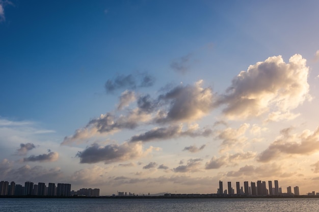 Photo beautiful sunset evening over the city