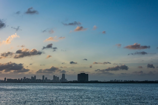 Photo beautiful sunset evening over the city