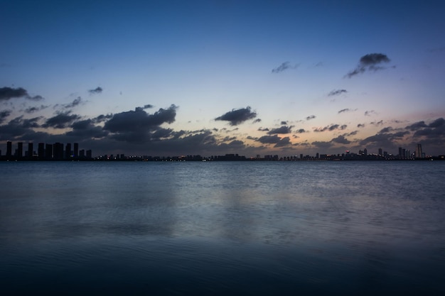 Photo beautiful sunset evening over the city