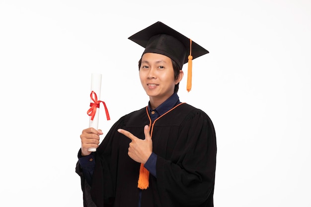 Photo portrait of smiling man wearing graduation gown against white background