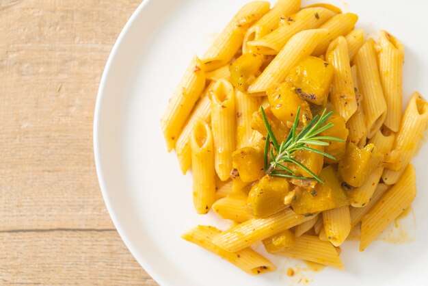 Photo pumpkin penne pasta alfredo sauce