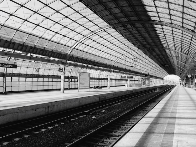 Photo railroad station platform