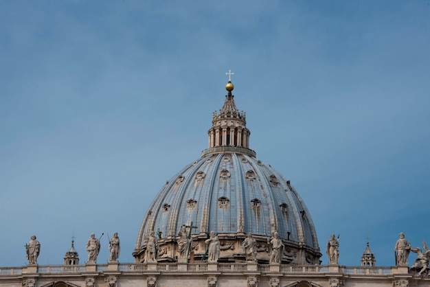 Photo rome vatican place saint peter cathedral dome