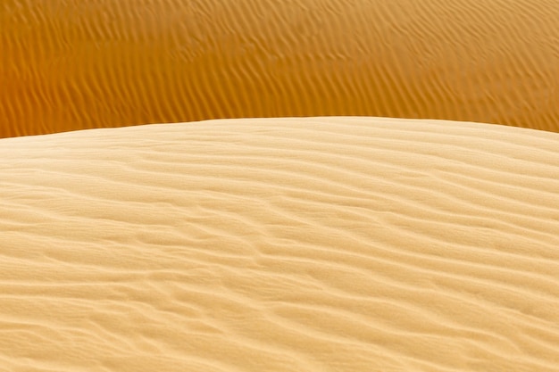 Photo sand pattern with shallow depth of field in the desert uae