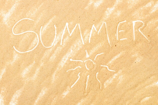 Photo summer word and a drawing of the sun on the sand