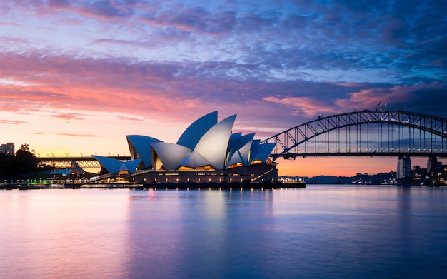 Photo sydney opera house at sunrise stunning view of australia iconic landmark