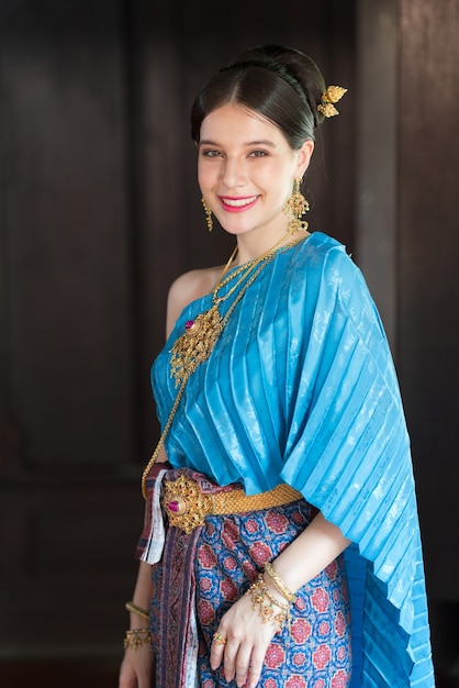 Thai women wearing traditional costumes in ancient times During the Ayutthaya period