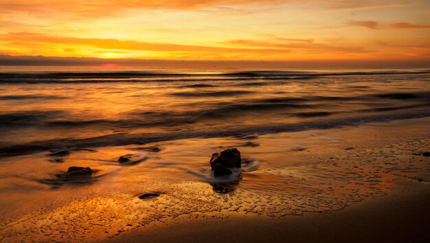 Foto torre de la sal cabanes amanecer en el mar