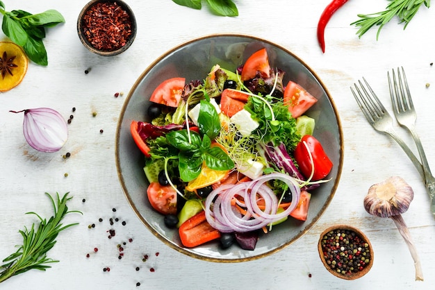 Verse groentesalade met fetakaas Eten Bovenaanzicht Vrije ruimte voor uw tekst